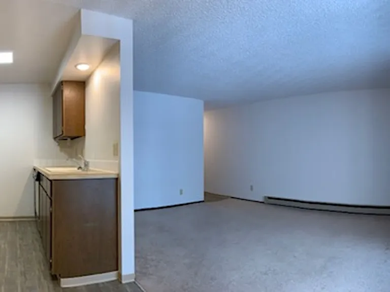 22 N Willow Rd — Photo 2