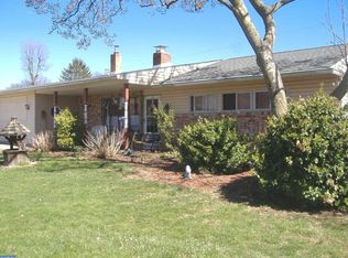 281 Magnolia Dr, Levittown, PA