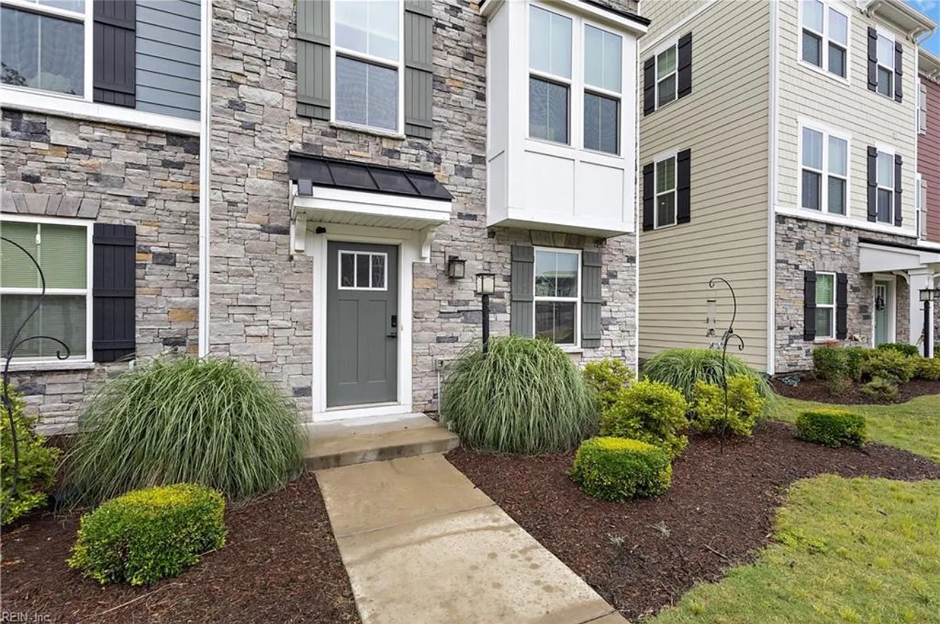3 bed, 2.5 bath, 2134 sqft, $4,000 — Photo 3