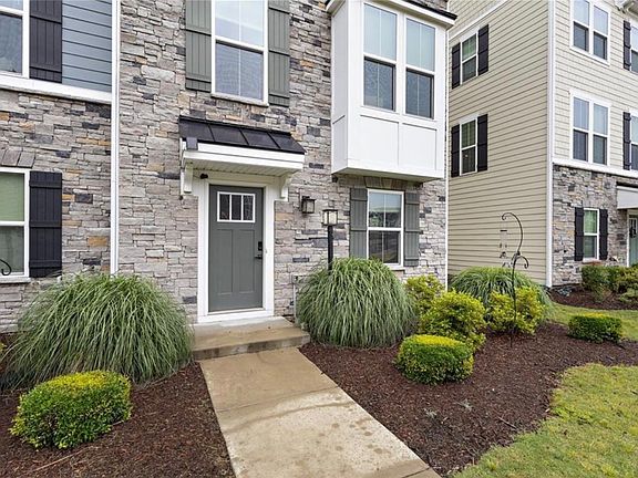 3rd image of 1733 Defiance Dr