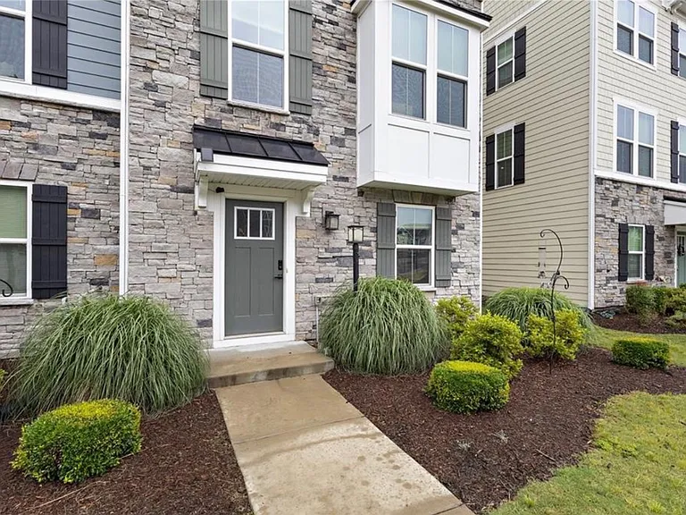 1733 Defiance Dr — Photo 3