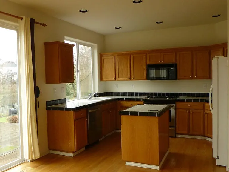 Kitchen with gas cooking