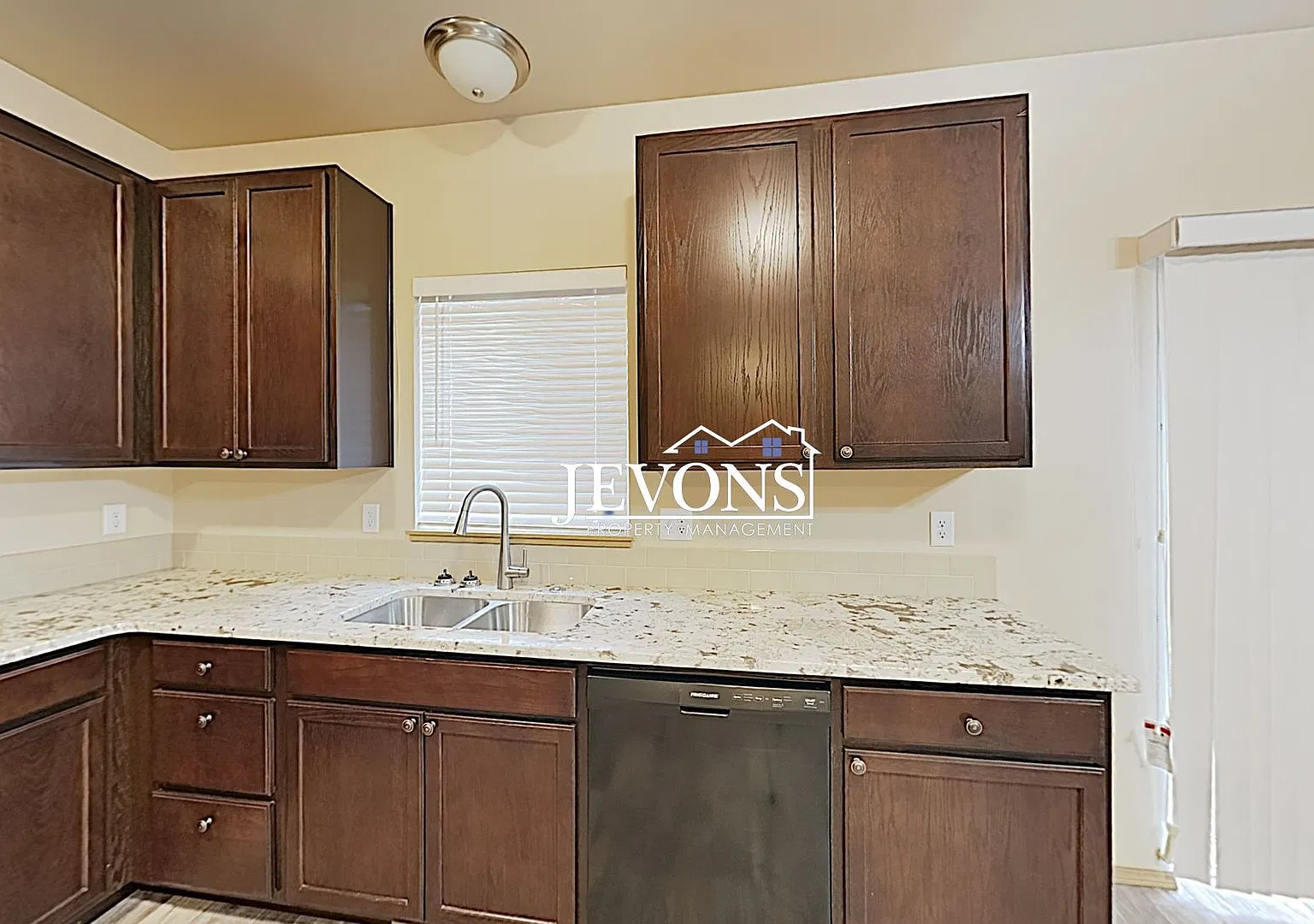 708 N 29th Ave Yakima, WA 98902 — Photo 3