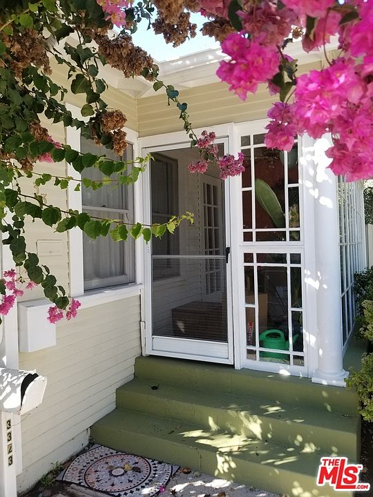 2nd image of 3323 Caroline Ave