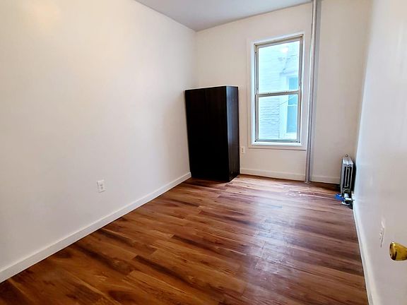 5th image of 816 E 228th St Floor 2