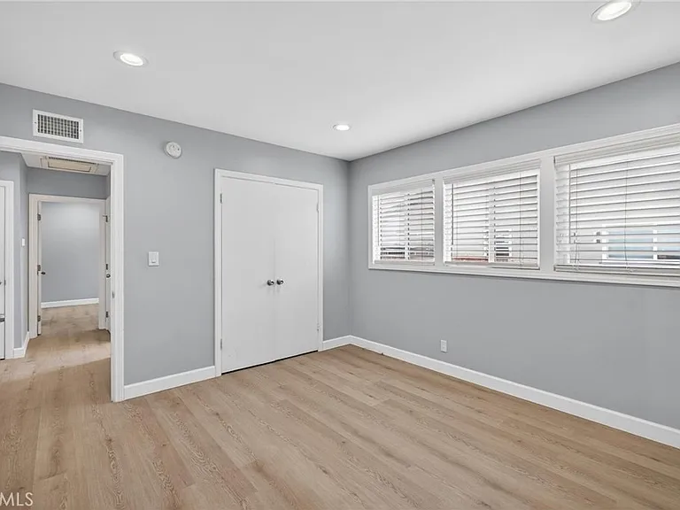13808 S Catalina Ave — Photo 22