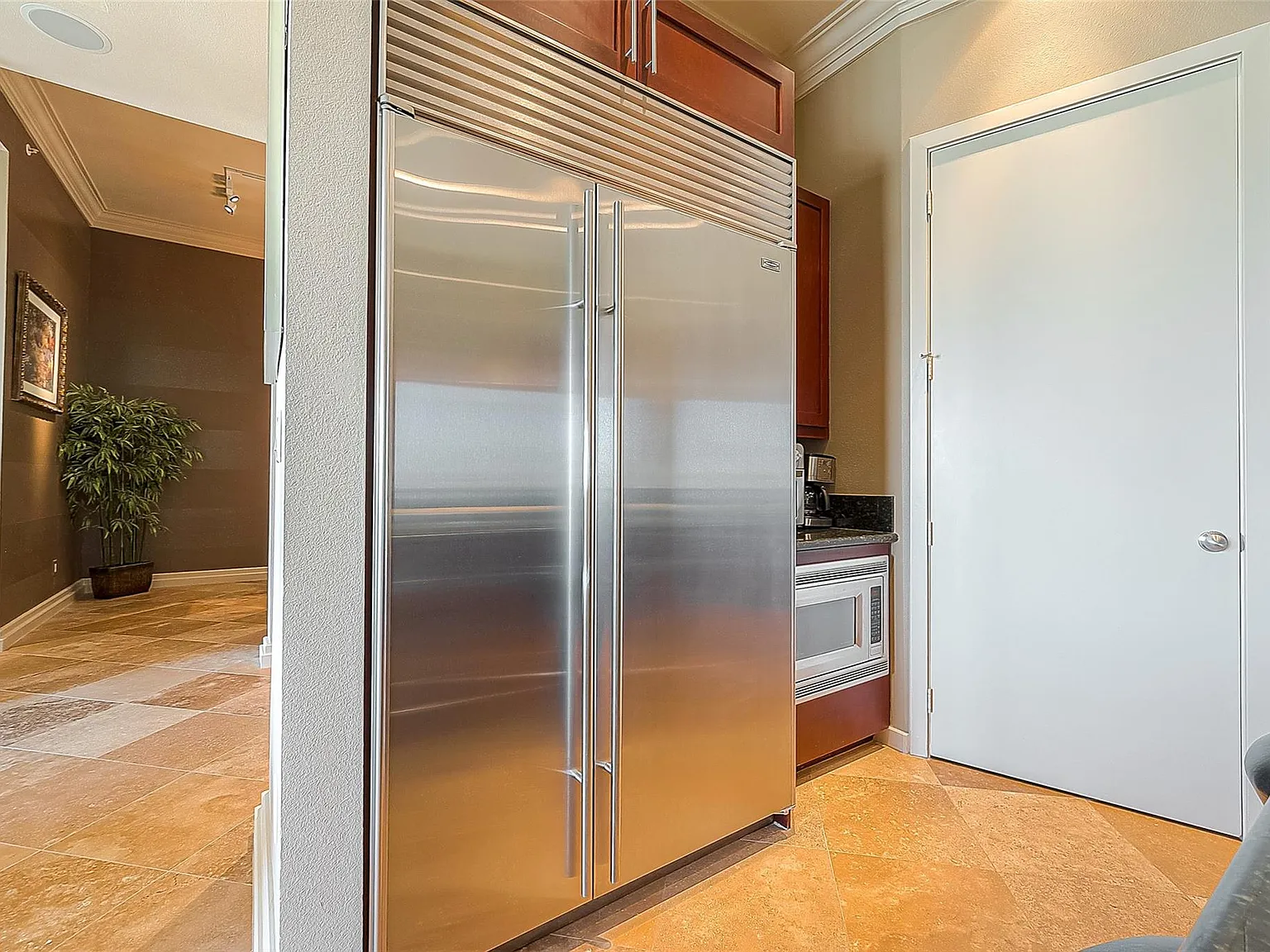 3 bed, 3.0 bath, 2155 sqft, $5,250 — Photo 4