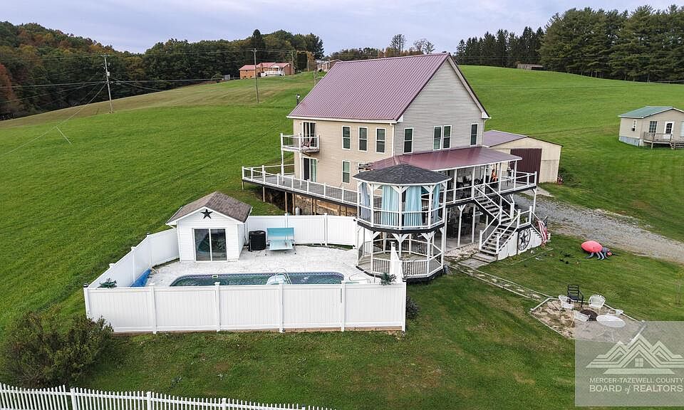 1st image of 384 Pinoak Rd