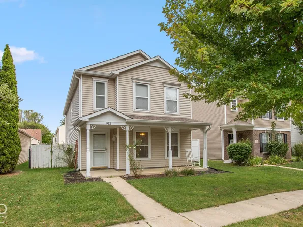 912 Brookstone Dr, Franklin, IN 46131