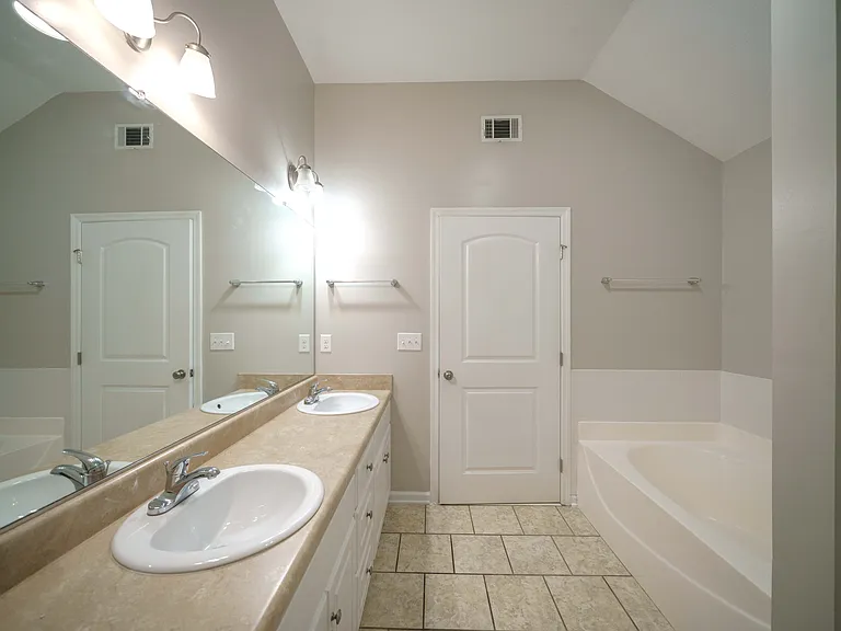 3121 Alexandria Dr — Photo 21