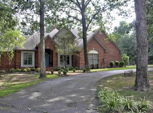 105 Deerwood Dr, Searcy, AR 72143