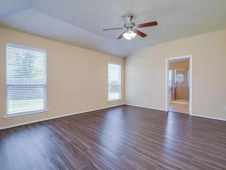 136 Meadow Crest Dr — Photo 4