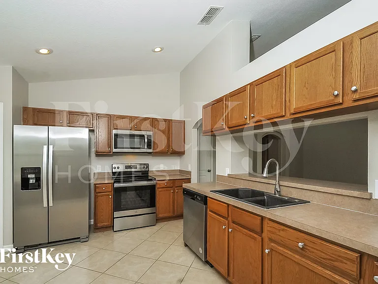 5203 Ashwood Dr — Photo 4