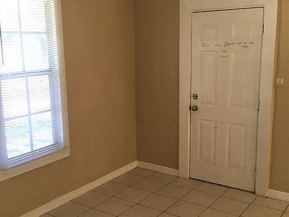 4th image of 3040 Douglas Ave