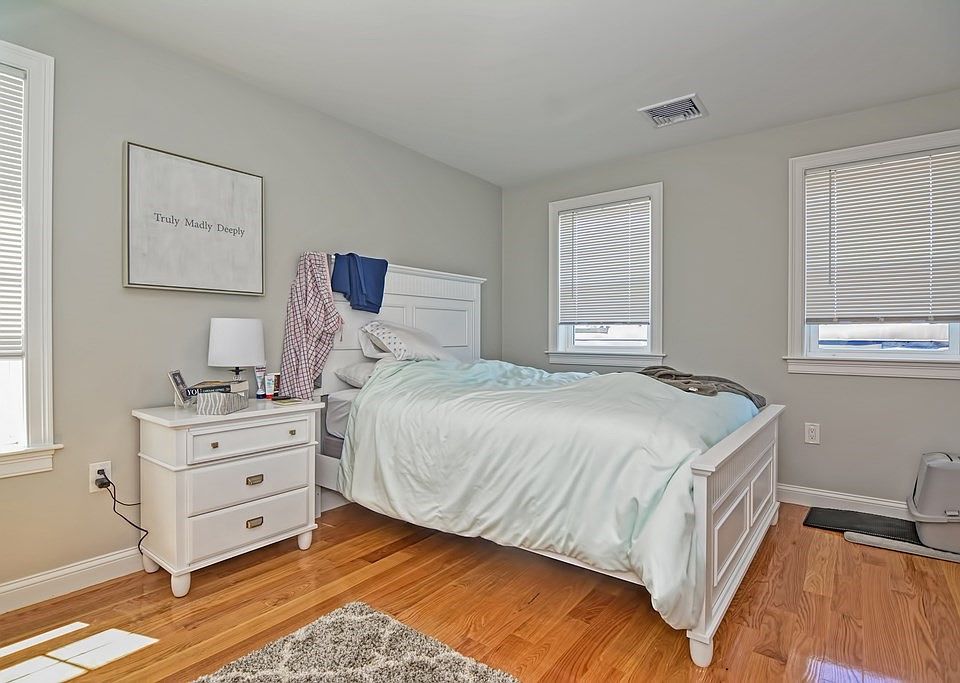 1st image of 295 Willard St #3