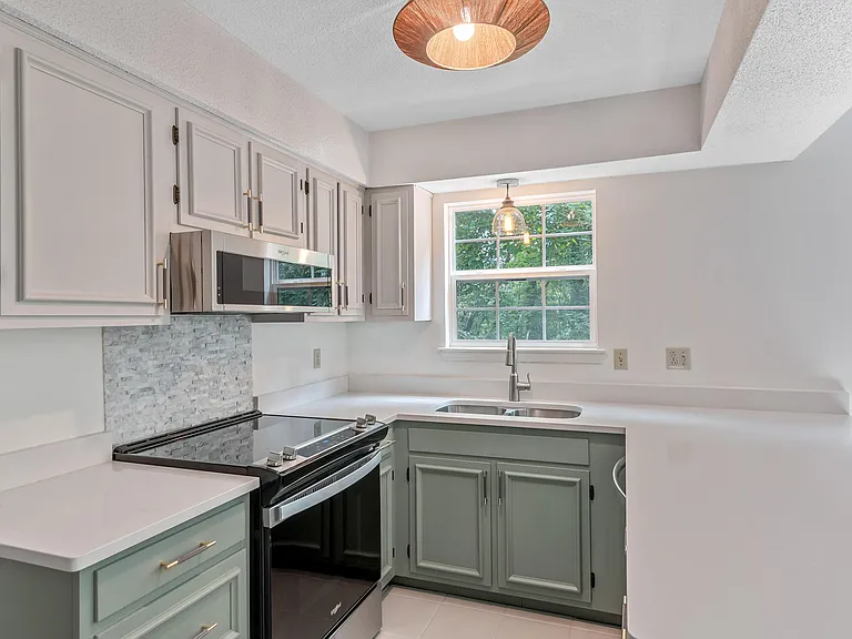 7830 Cove Ridge Dr — Photo 16
