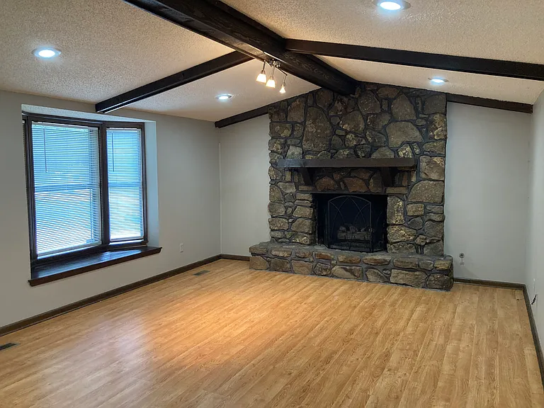 4601 Randolph Rd — Photo 6