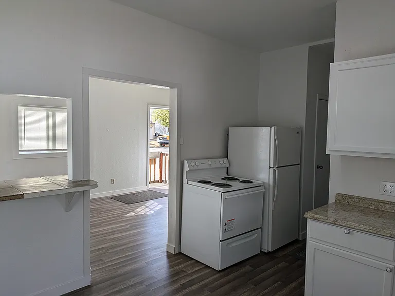 109 S 8th St — Photo 15