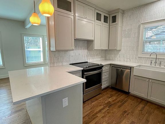 5th image of 4004 Roswell St #10621530