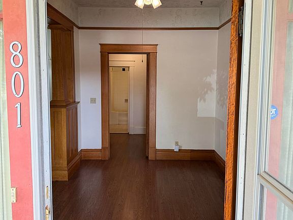 3rd image of 801 Fresno St
