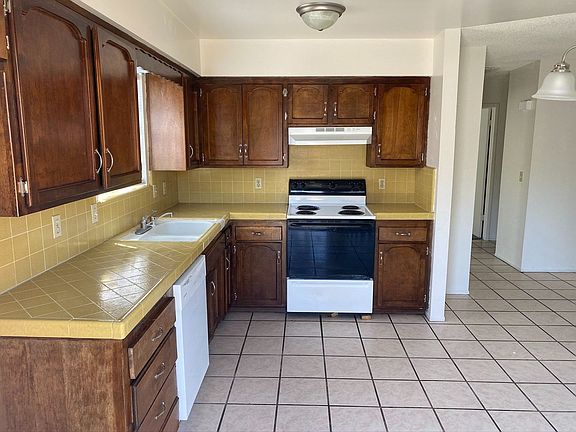 5th image of 3041 W Caldwell Ave APT D