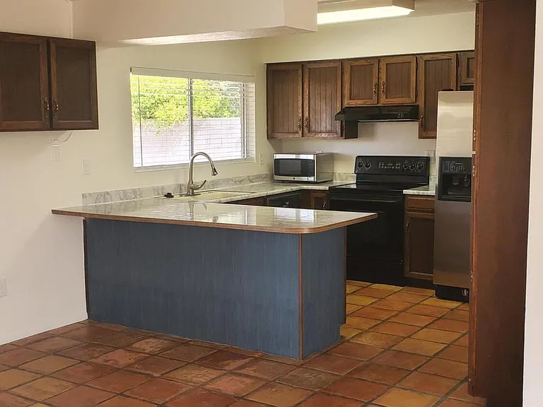 1134 W Hermosa Dr — Photo 3
