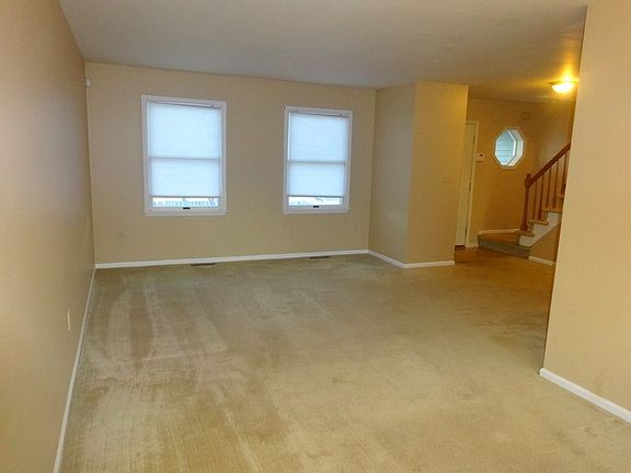 3rd image of 5 Bennington Ct