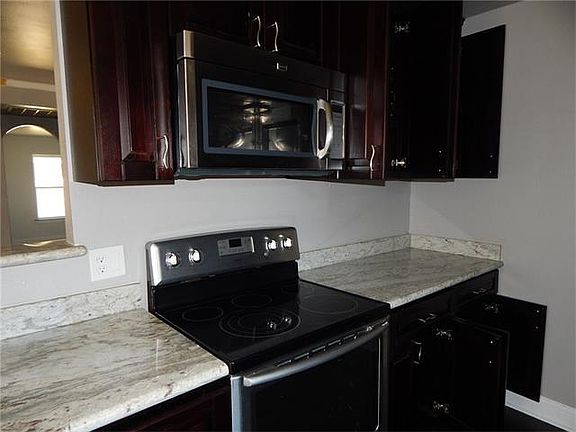 3rd image of 621 Camellia Ave