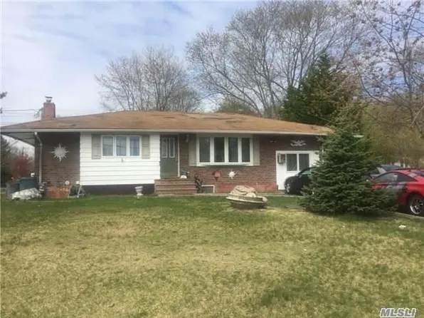 1520 Agate St, Bay Shore, NY 11706