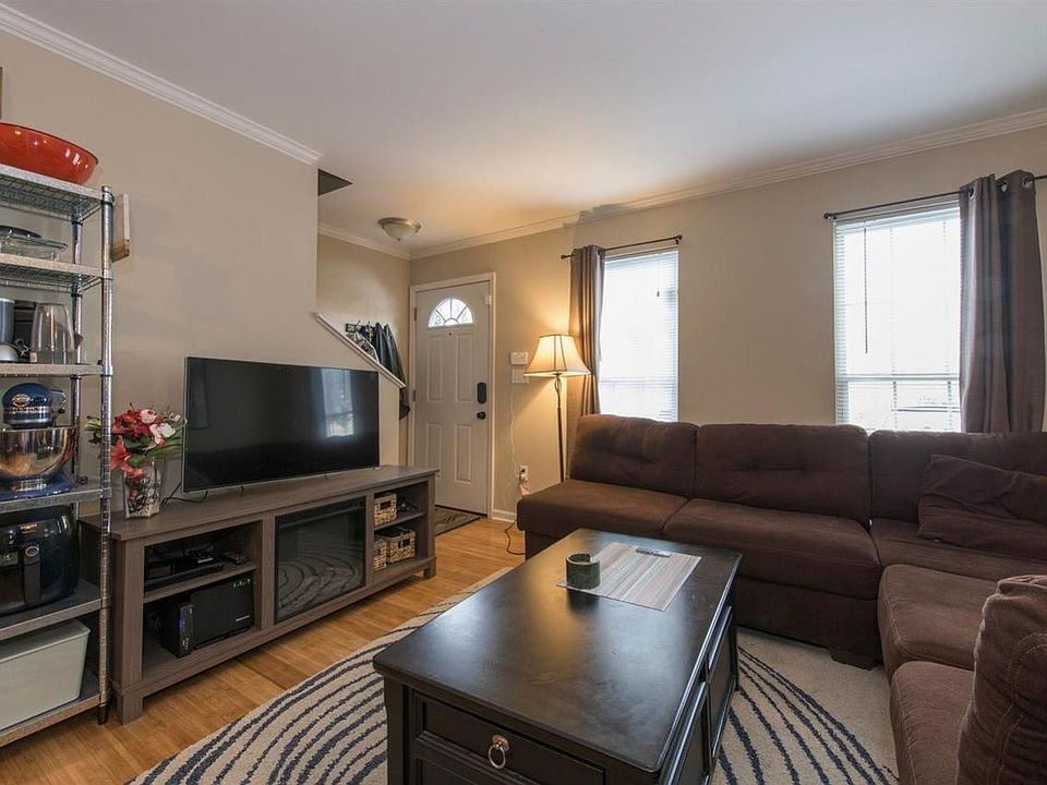 1st image of 415 Marquis Ave Suite 113
