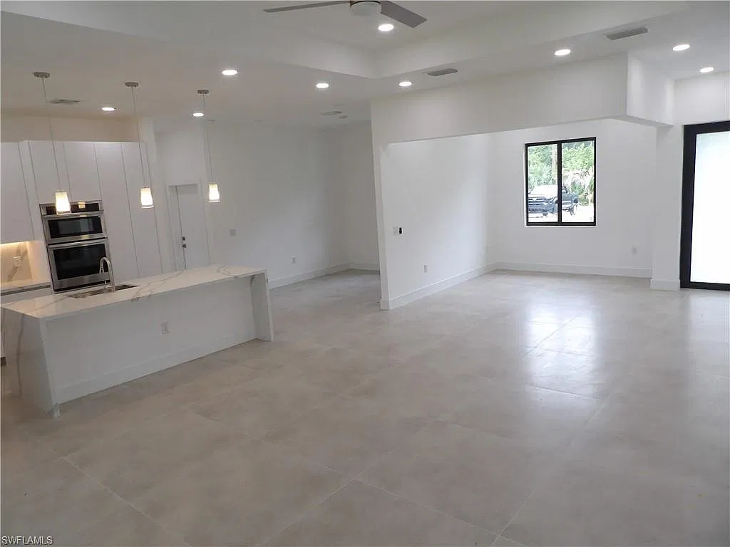 3 bed, 2.0 bath, 1904 sqft, $2,200 — Photo 3