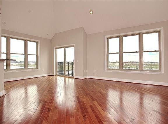 3rd image of 15 Warren St APT 417