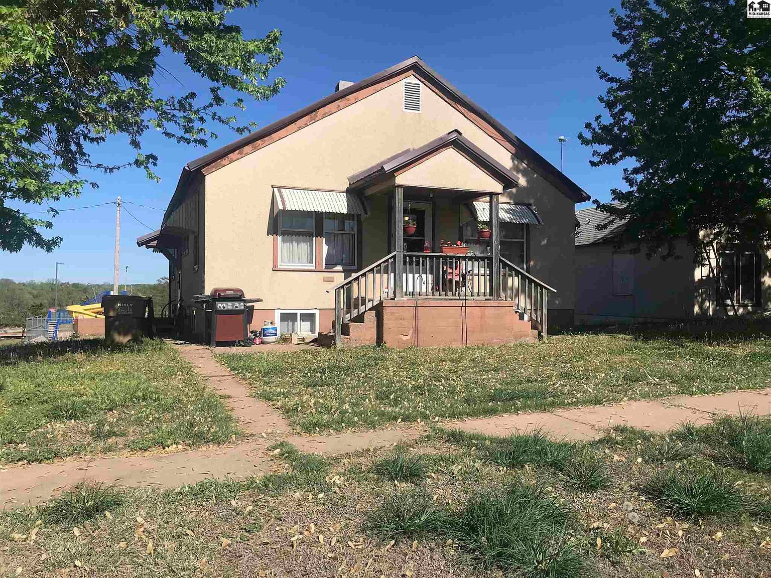 300 S Spring St, Medicine Lodge, KS 67104 Zillow