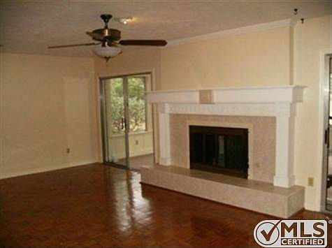 3rd image of 933 Blackwood Ave #2