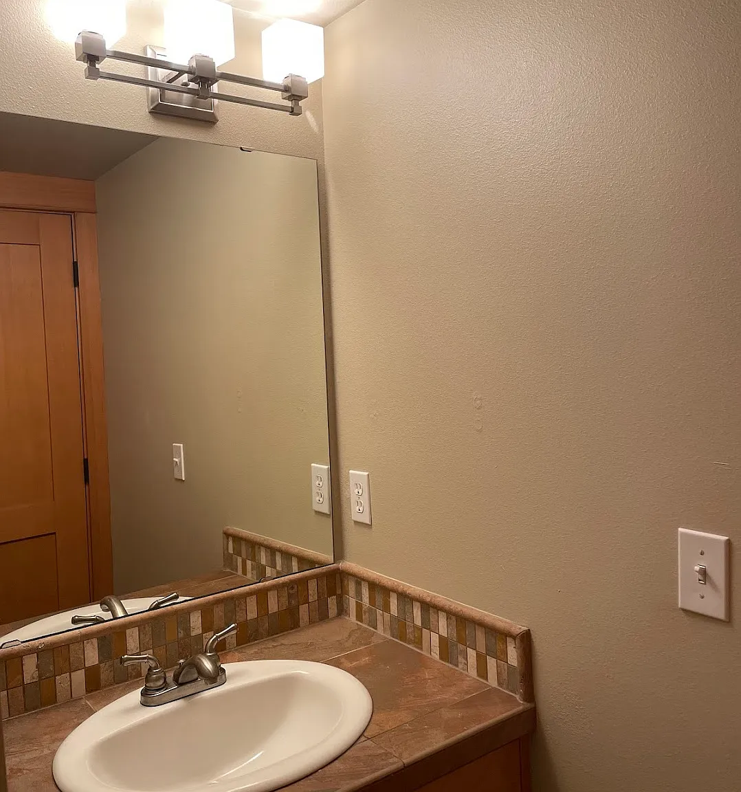 2 bed, 2.5 bath, 1160 sqft, $1,200 — Photo 3