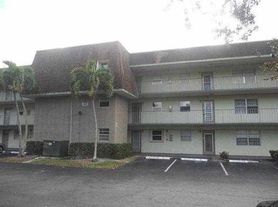 613 S State Road 7, Margate, FL