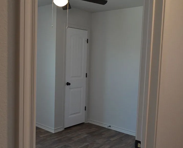 1826 Castroville Tr — Photo 11