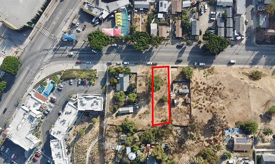 1st image of 3869 N Broadway #3