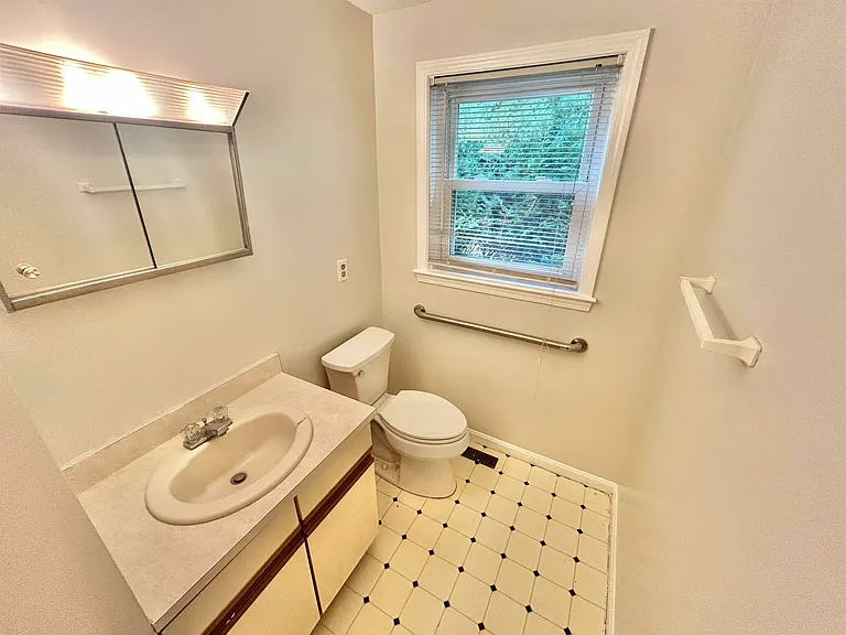 4B Pine Grove Ave — Photo 7