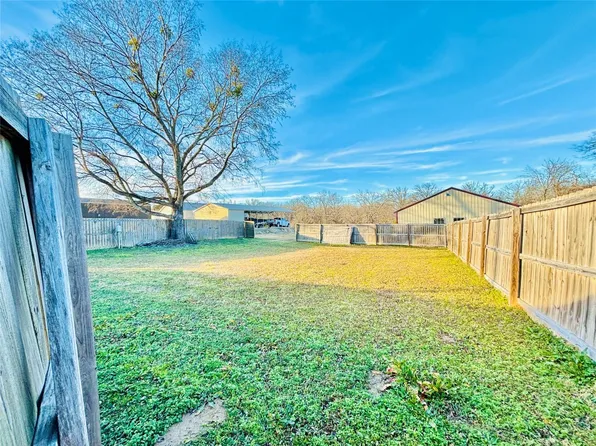 241 Holiday Village Dr, Quitman, TX 75783