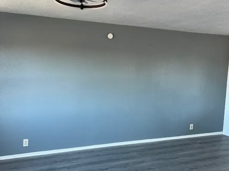513 W Queen St #7 — Photo 11