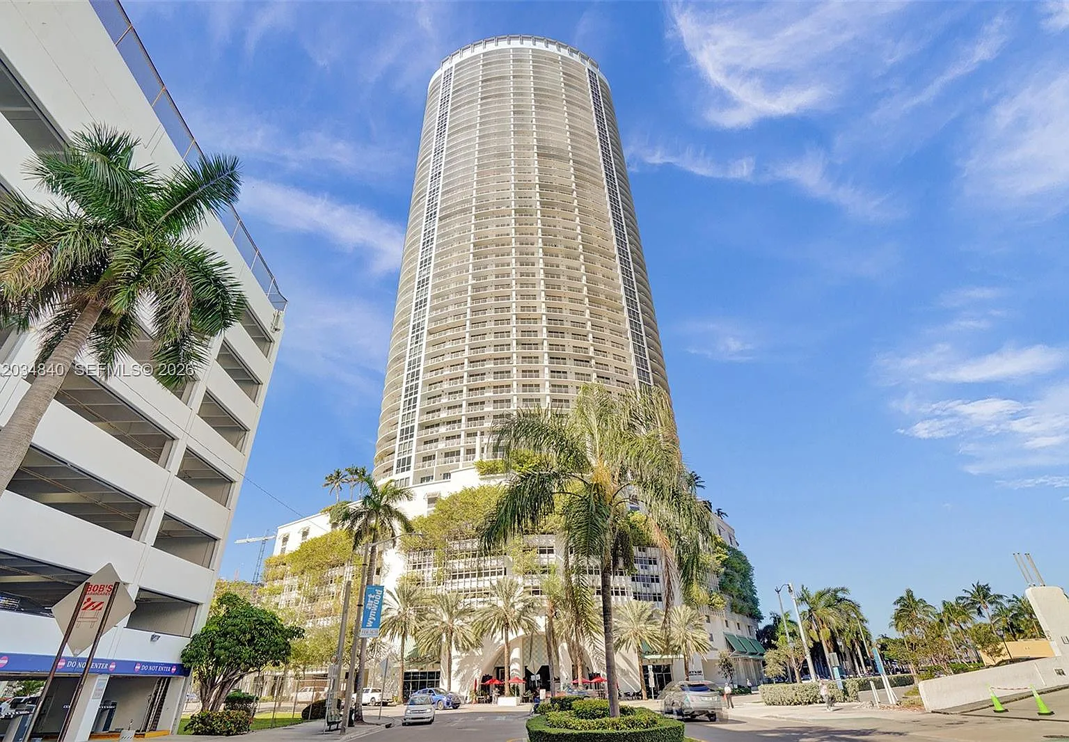 Opera Tower Condo — Photo 1