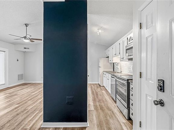4th image of 3701 Cotswold Ter Unit 7M