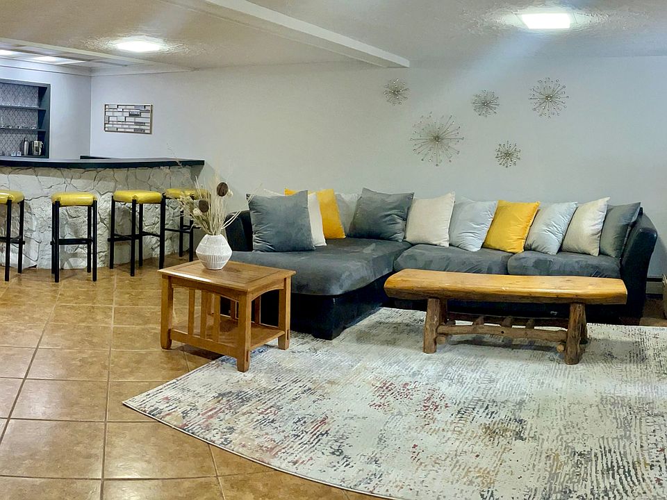 Living room with wet bar, 55" TV and electric piano