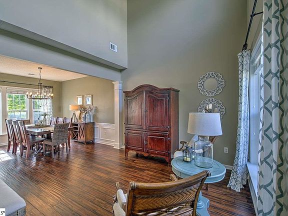 4th image of 417 Collingsworth Ln