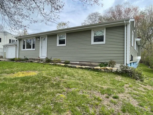 20 Hickory Drive, Montville, CT 06370