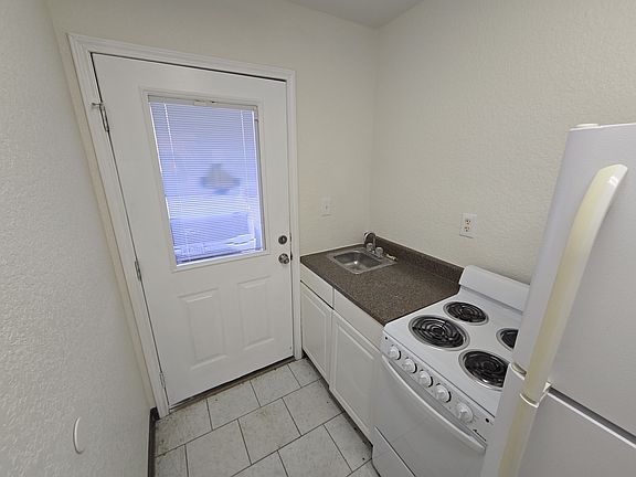 4th image of 126 Alton Ave #C6