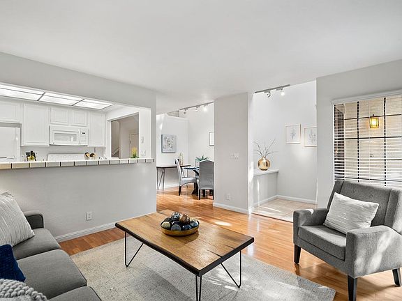 4th image of 1364 Greenwich Ct