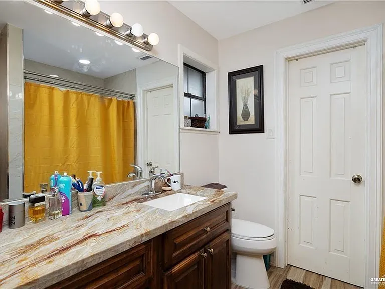 410 Stacie Ln — Photo 6