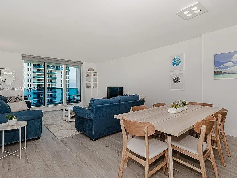2301 Collins Ave #1115 — Photo 5